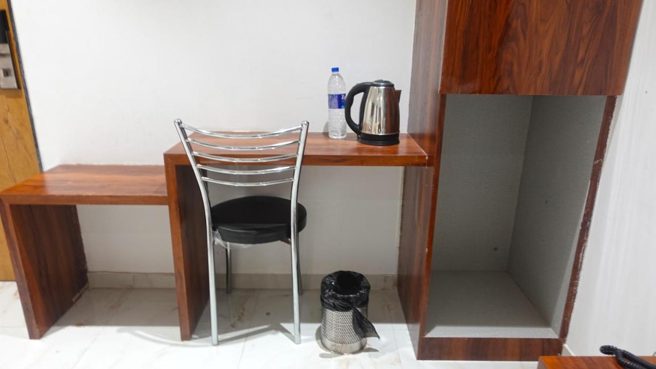 Hotel Palms Residency, Chembur Mumbai Bagian luar foto