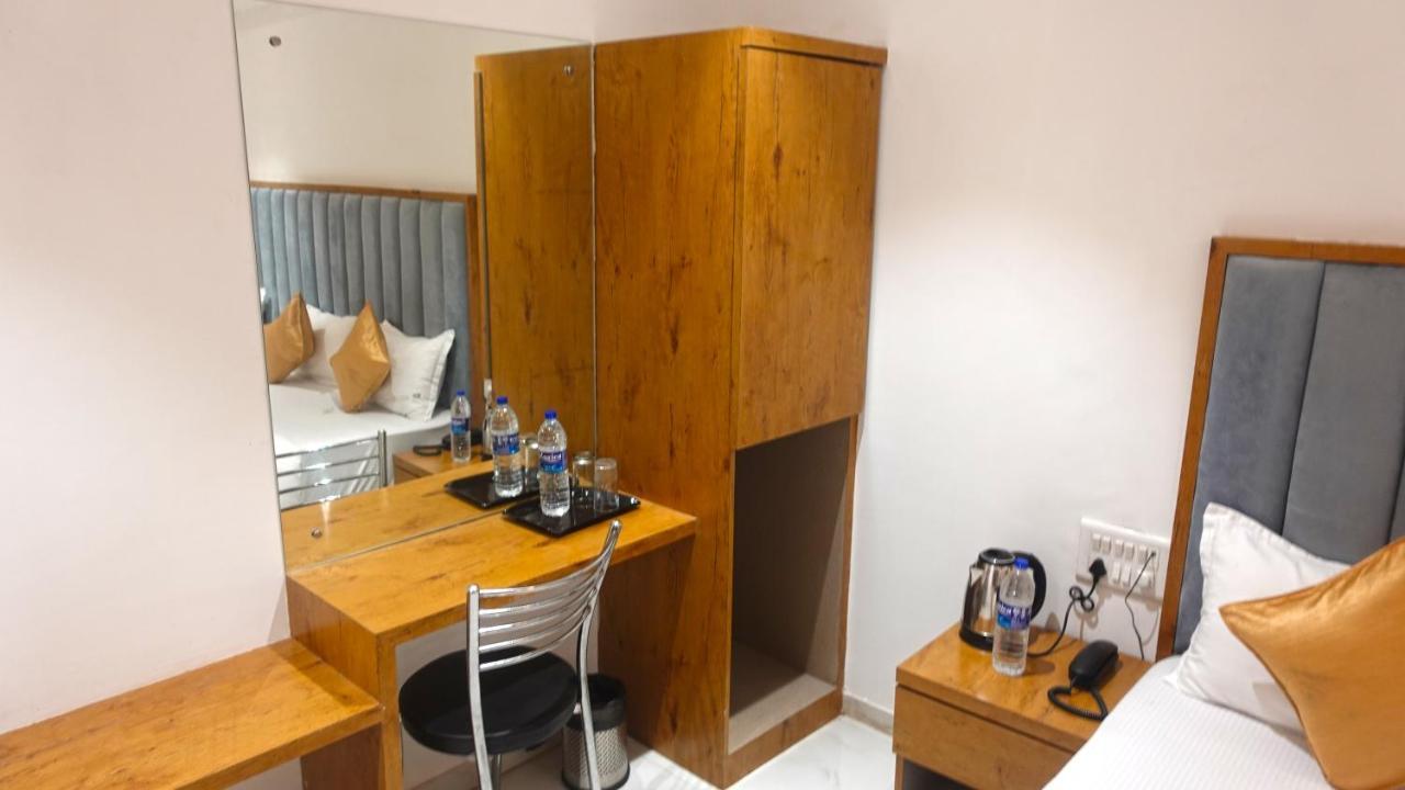 Hotel Palms Residency, Chembur Mumbai Bagian luar foto