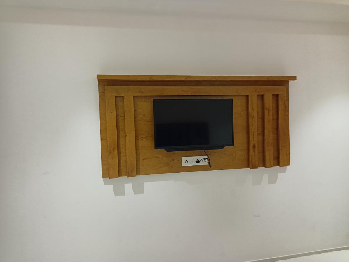 Hotel Palms Residency, Chembur Mumbai Bagian luar foto