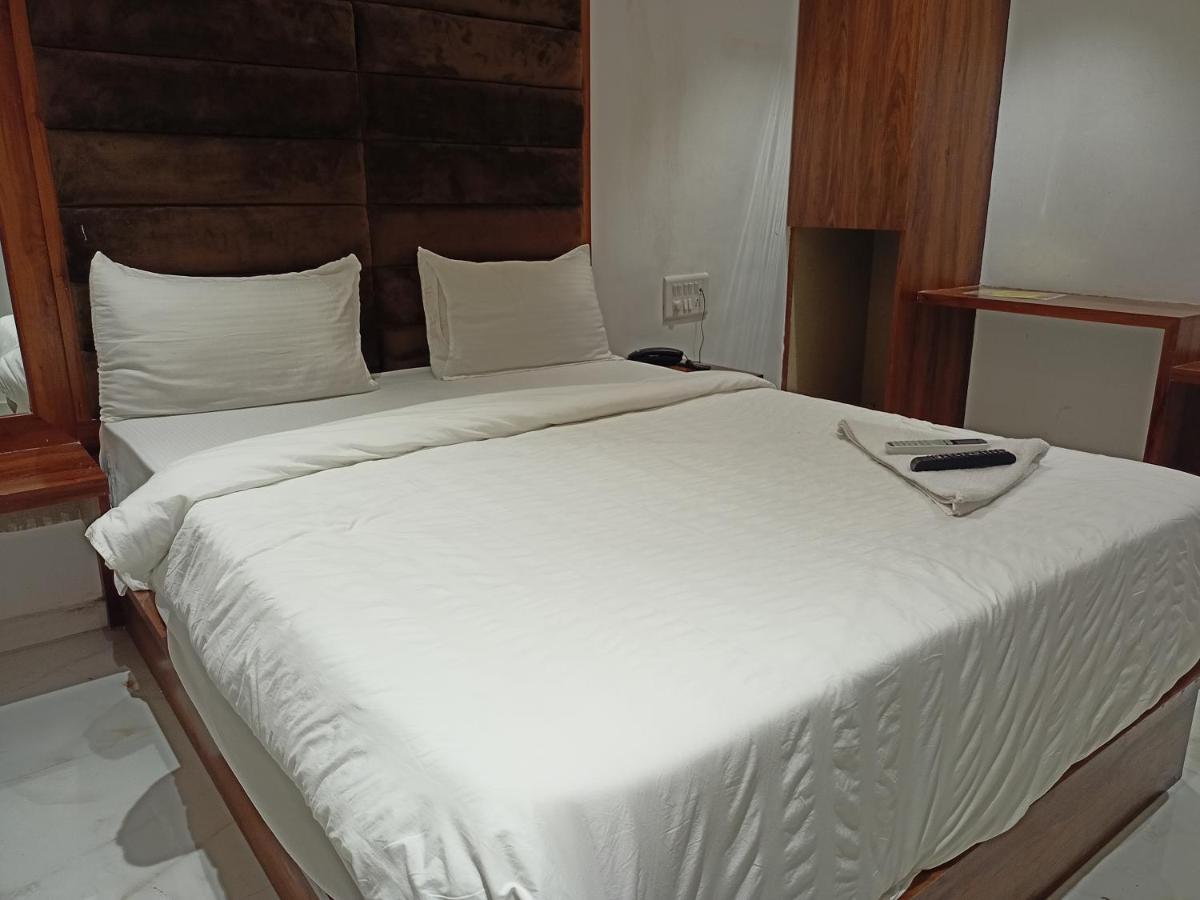 Hotel Palms Residency, Chembur Mumbai Bagian luar foto